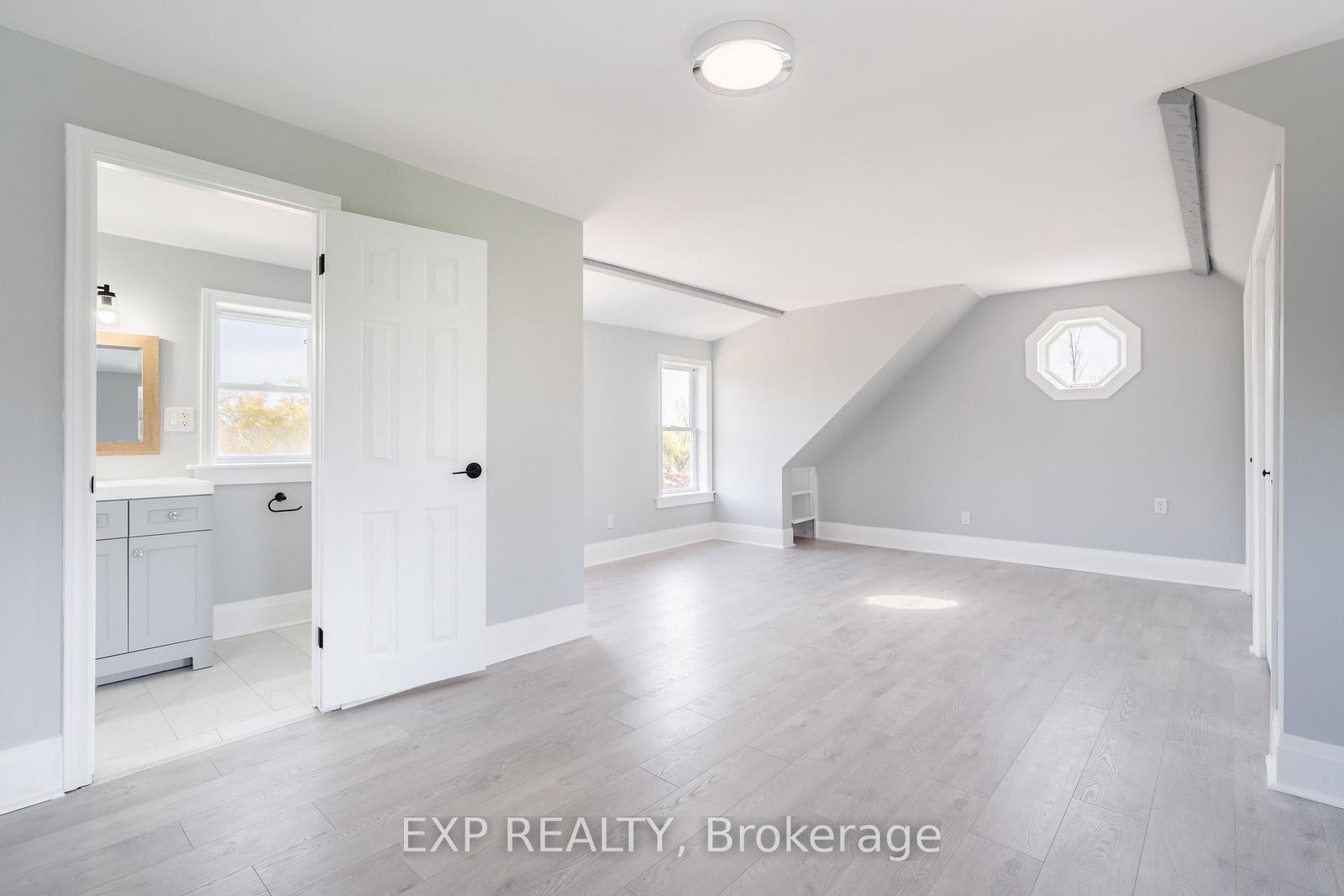 Detached House for sale at 728 Gorham Road, Fort Erie, Ontario, L0S 1N0 - Point Abino - MLS: X12740508