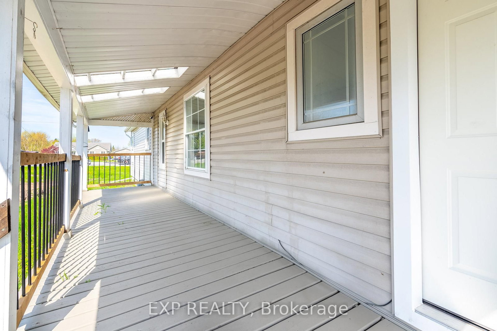 Detached House for sale at 728 Gorham Road, Fort Erie, Ontario, L0S 1N0 - Point Abino - MLS: X12740508