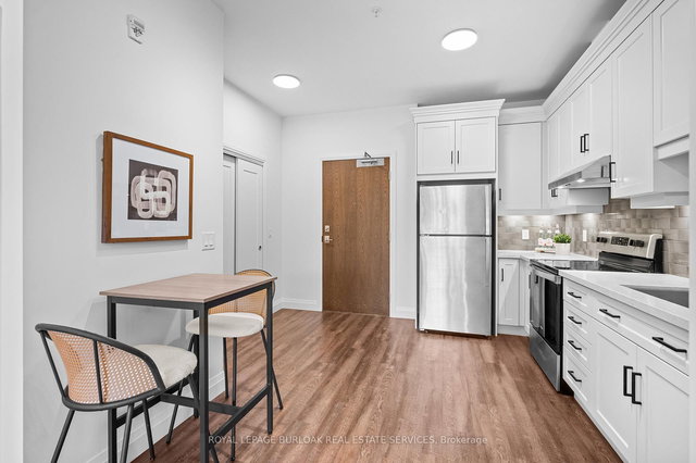 111 - 30 Hamilton Street S