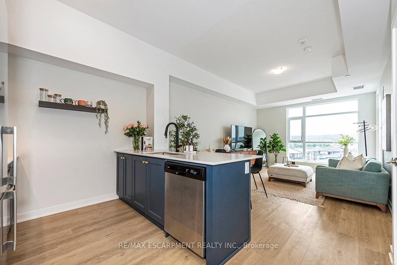 606 - 600 North Service Rd, Hamilton, L8E 0L2 | Image 3