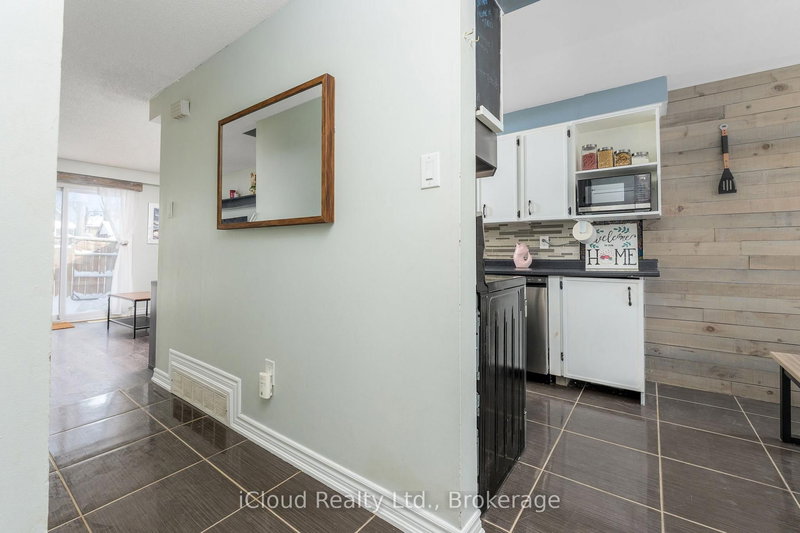 1 - 40 Silvercreek Pkwy, Guelph, N1H 7X5 | Image 3