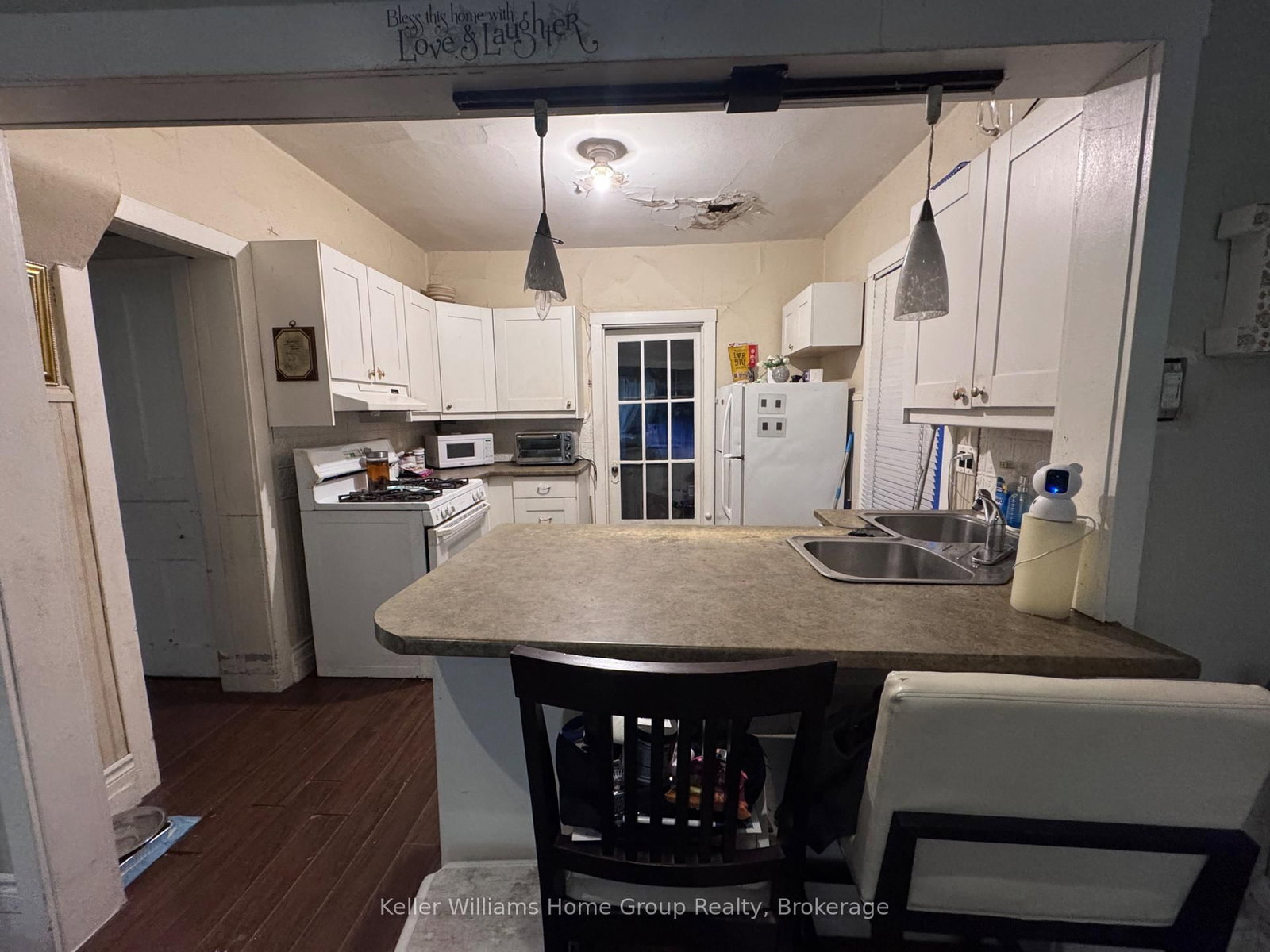 Detached House for sale at 22 Clare Avenue, Hamilton, Ontario, L8N 7X1 - Hamilton Beach - MLS: X12742478