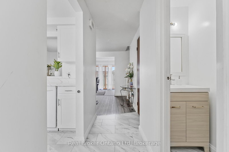 8 - 5982 Dunn St, Niagara Falls, L2G 7J9 | Image 2