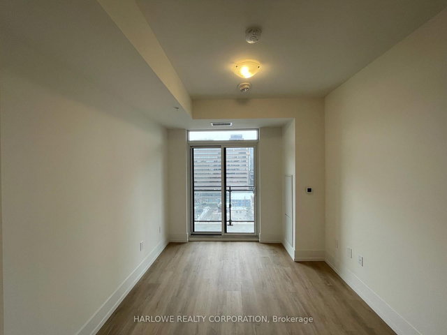 909 - 206 King Street W