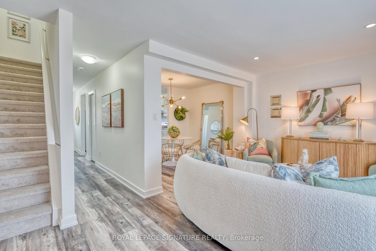 Townhouse for sale at 27-20 Anna Capri Drive, Hamilton, Ontario, L8W 1M6 - Templemead - MLS: X12743448