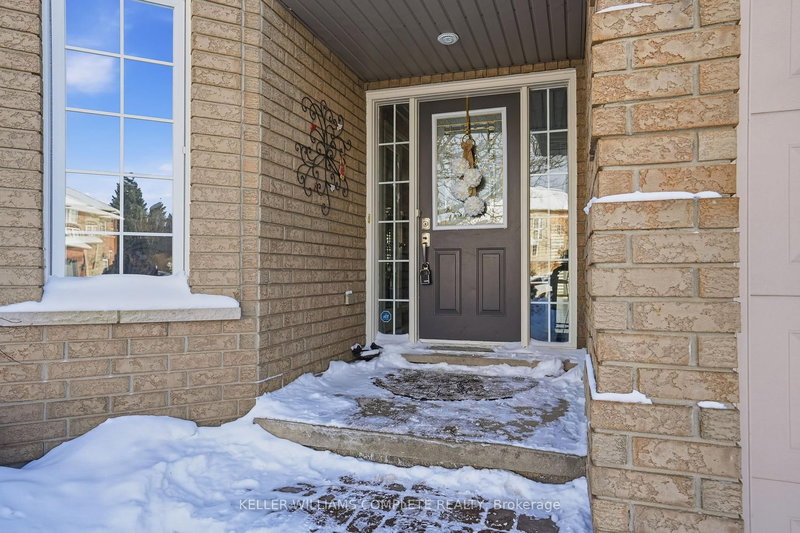 37 Southcreek Dr, Hamilton, L9K 1M2 | Image 2