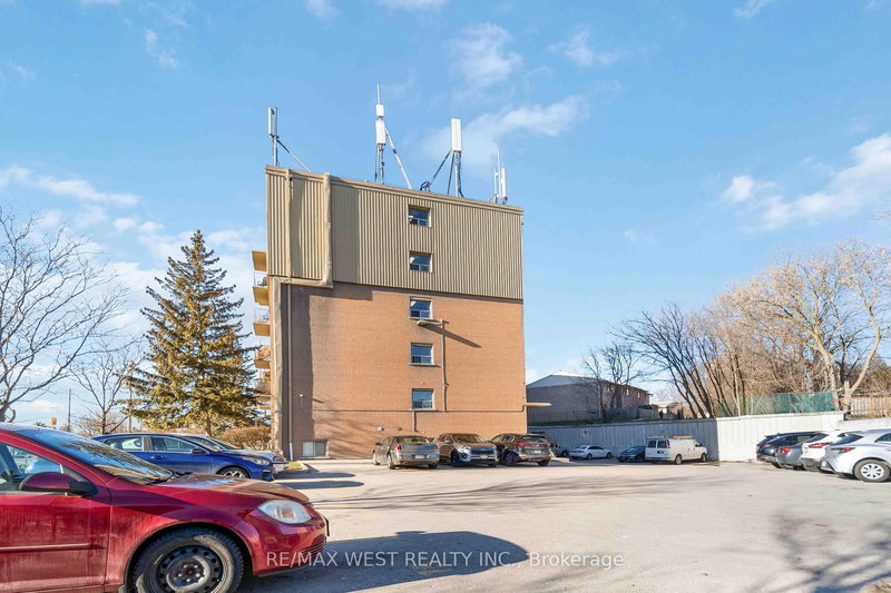 90 - 283 Fairway Rd N, Kitchener, N2A 2P1 | Image 2