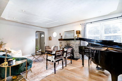 3 Fallsview Road, Hamilton, Ontario image-0-2