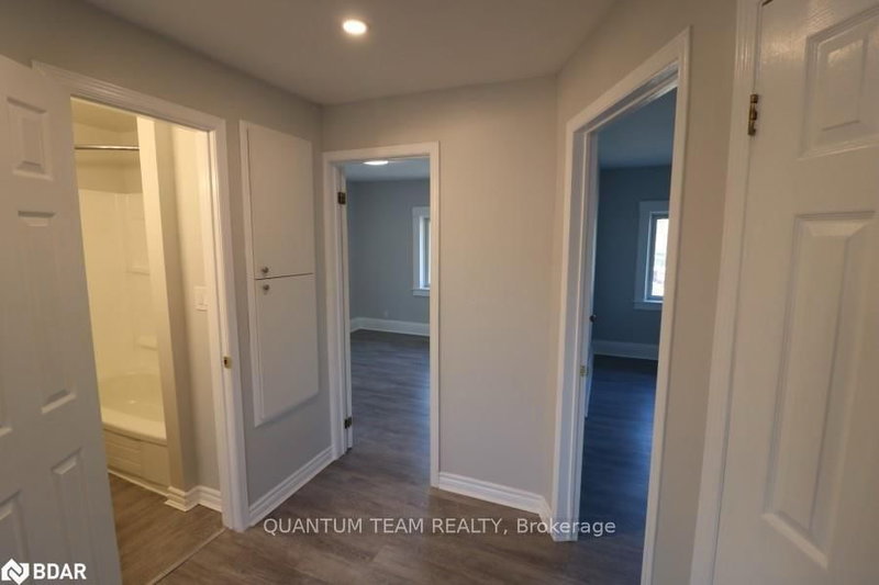 upper - 27 Berryman Ave E, St. Catharines, L2R 3W8 | Image 2