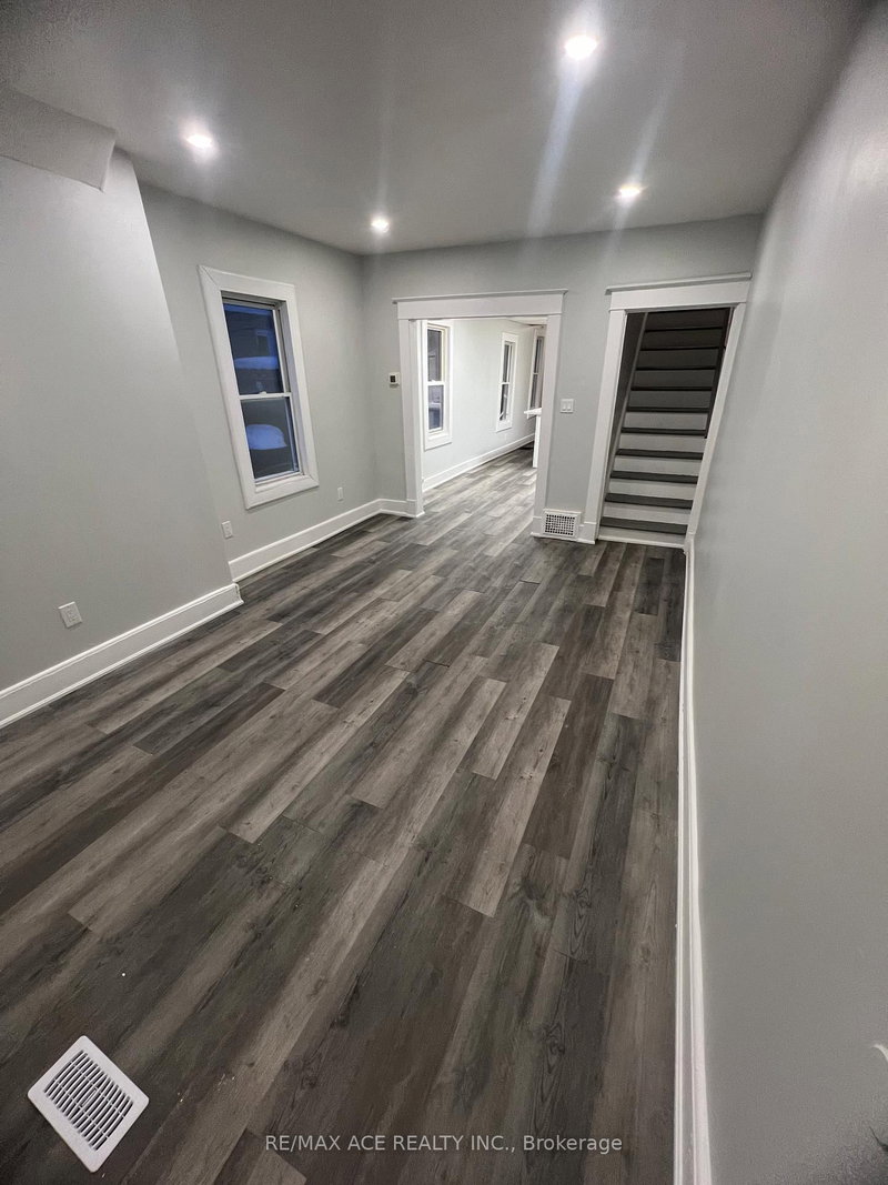 5671-5673 Desson Ave, Niagara Falls, L2G 3T3 | Image 2