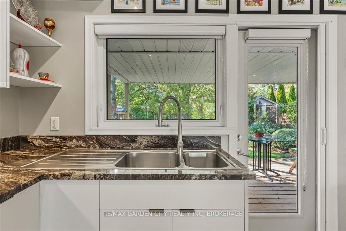 Detached House for sale at 112 Riverdale Drive, St. Catharines, Ontario, L2R 4B9 - Old Glenridge - MLS: X12745702