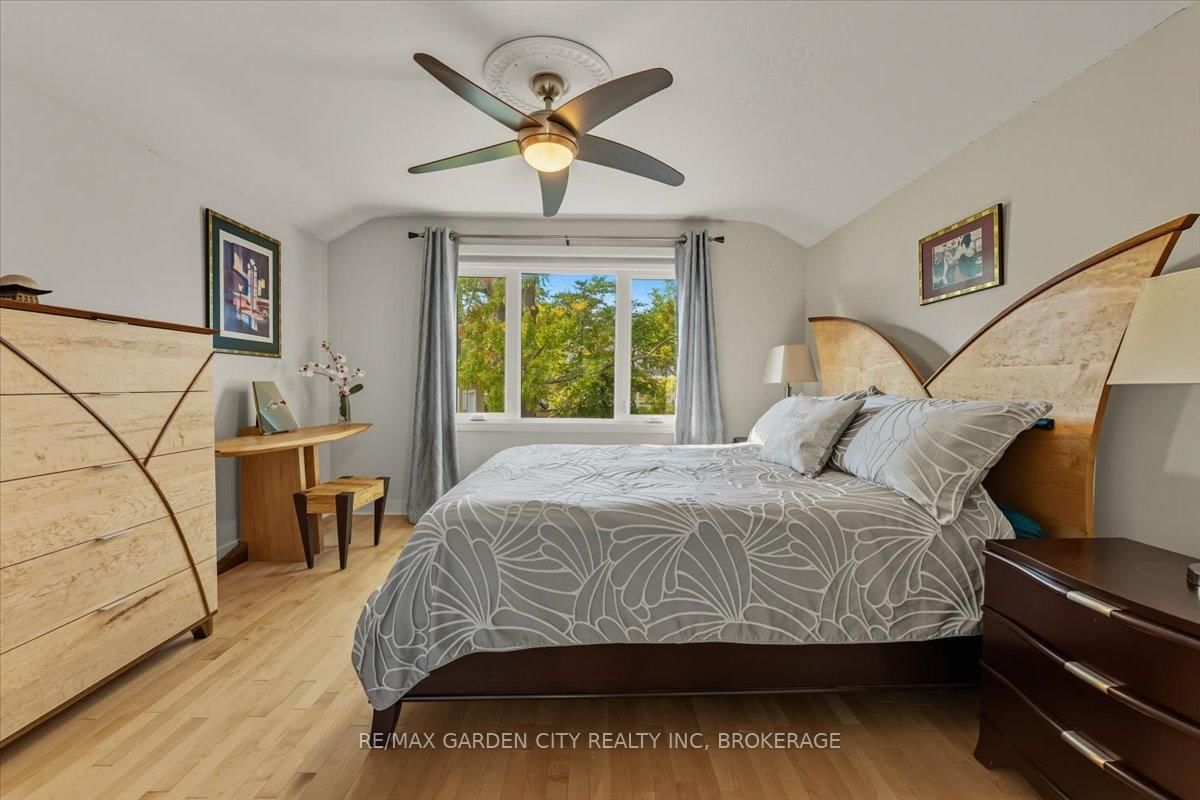 Detached House for sale at 112 Riverdale Drive, St. Catharines, Ontario, L2R 4B9 - Old Glenridge - MLS: X12745702