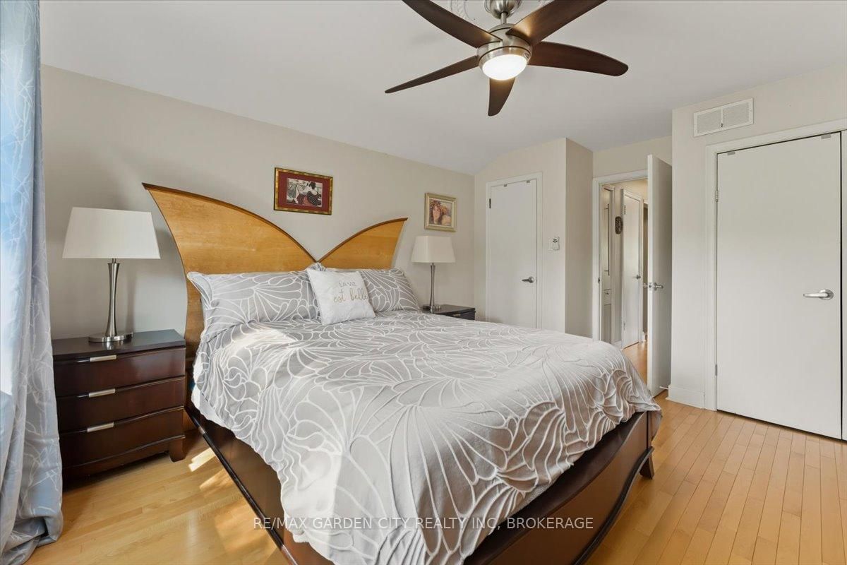 Detached House for sale at 112 Riverdale Drive, St. Catharines, Ontario, L2R 4B9 - Old Glenridge - MLS: X12745702