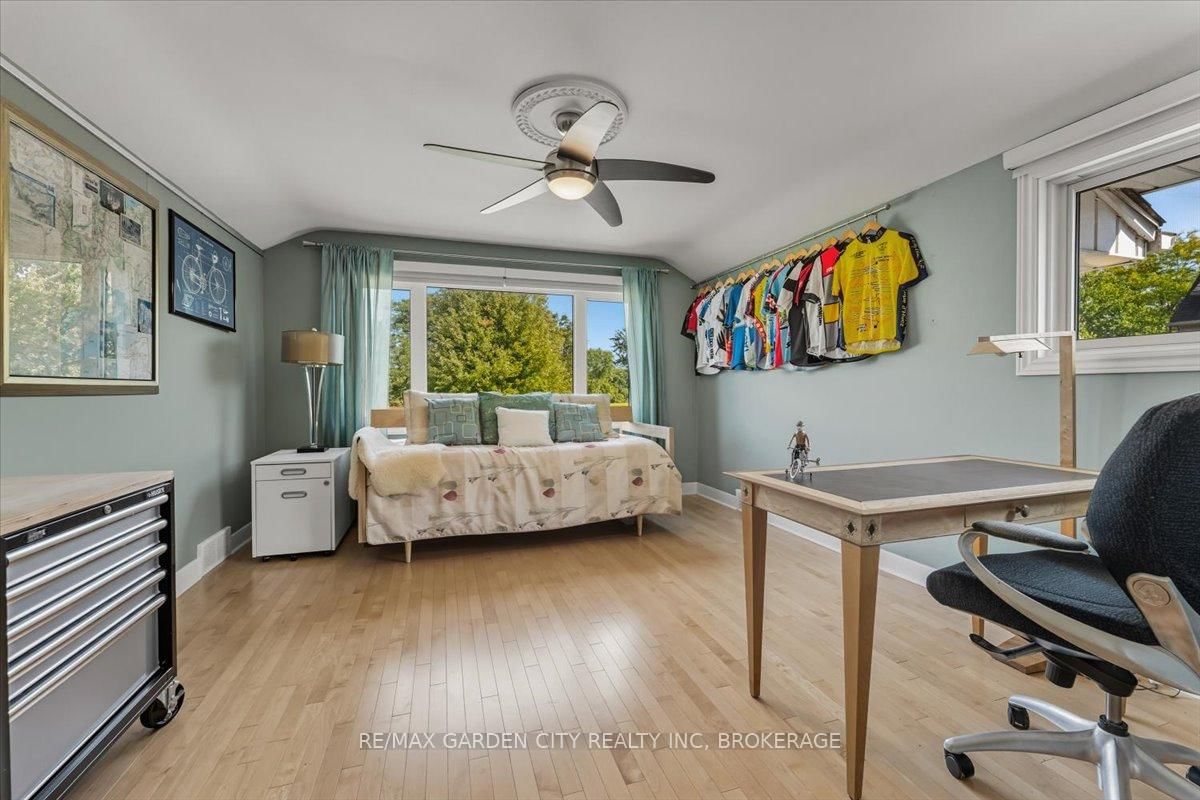 Detached House for sale at 112 Riverdale Drive, St. Catharines, Ontario, L2R 4B9 - Old Glenridge - MLS: X12745702