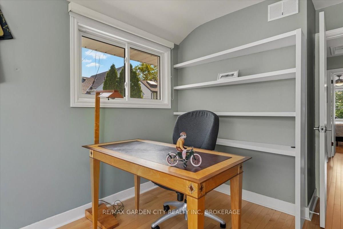 Detached House for sale at 112 Riverdale Drive, St. Catharines, Ontario, L2R 4B9 - Old Glenridge - MLS: X12745702