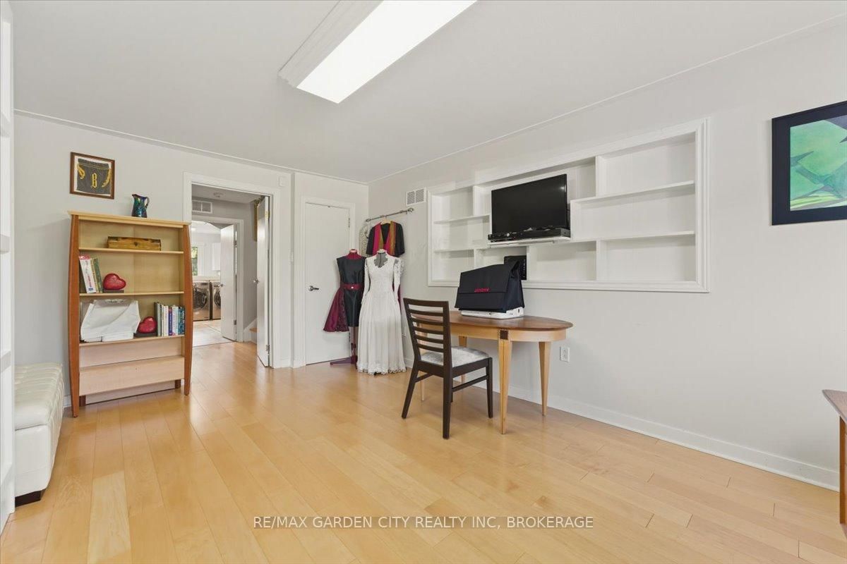 Detached House for sale at 112 Riverdale Drive, St. Catharines, Ontario, L2R 4B9 - Old Glenridge - MLS: X12745702