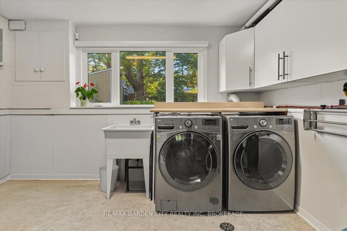 Detached House for sale at 112 Riverdale Drive, St. Catharines, Ontario, L2R 4B9 - Old Glenridge - MLS: X12745702