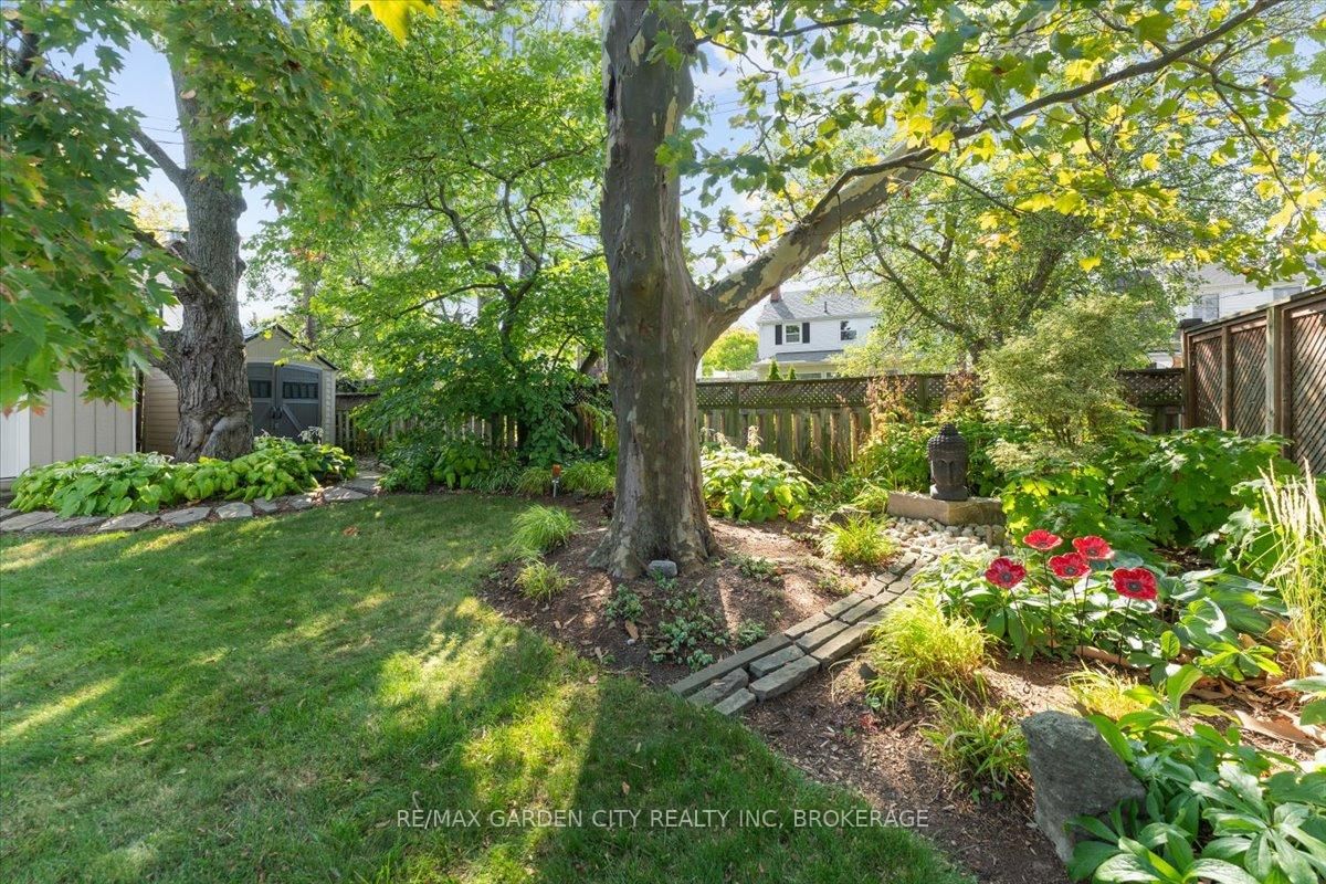 Detached House for sale at 112 Riverdale Drive, St. Catharines, Ontario, L2R 4B9 - Old Glenridge - MLS: X12745702