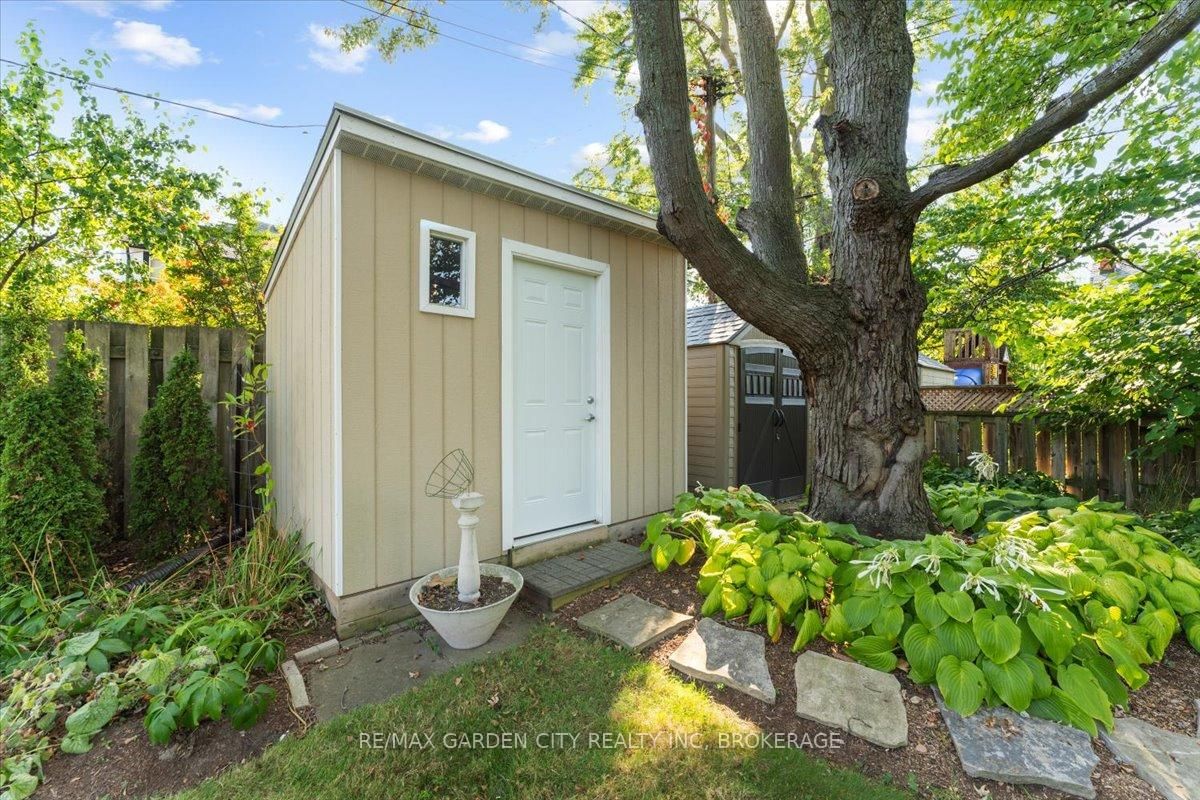 Detached House for sale at 112 Riverdale Drive, St. Catharines, Ontario, L2R 4B9 - Old Glenridge - MLS: X12745702