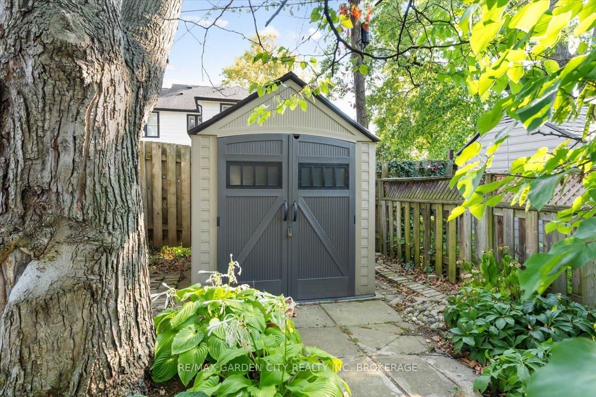 Detached House for sale at 112 Riverdale Drive, St. Catharines, Ontario, L2R 4B9 - Old Glenridge - MLS: X12745702