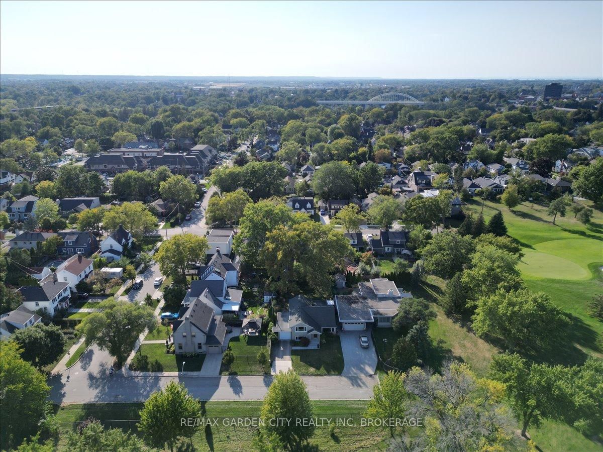 Detached House for sale at 112 Riverdale Drive, St. Catharines, Ontario, L2R 4B9 - Old Glenridge - MLS: X12745702