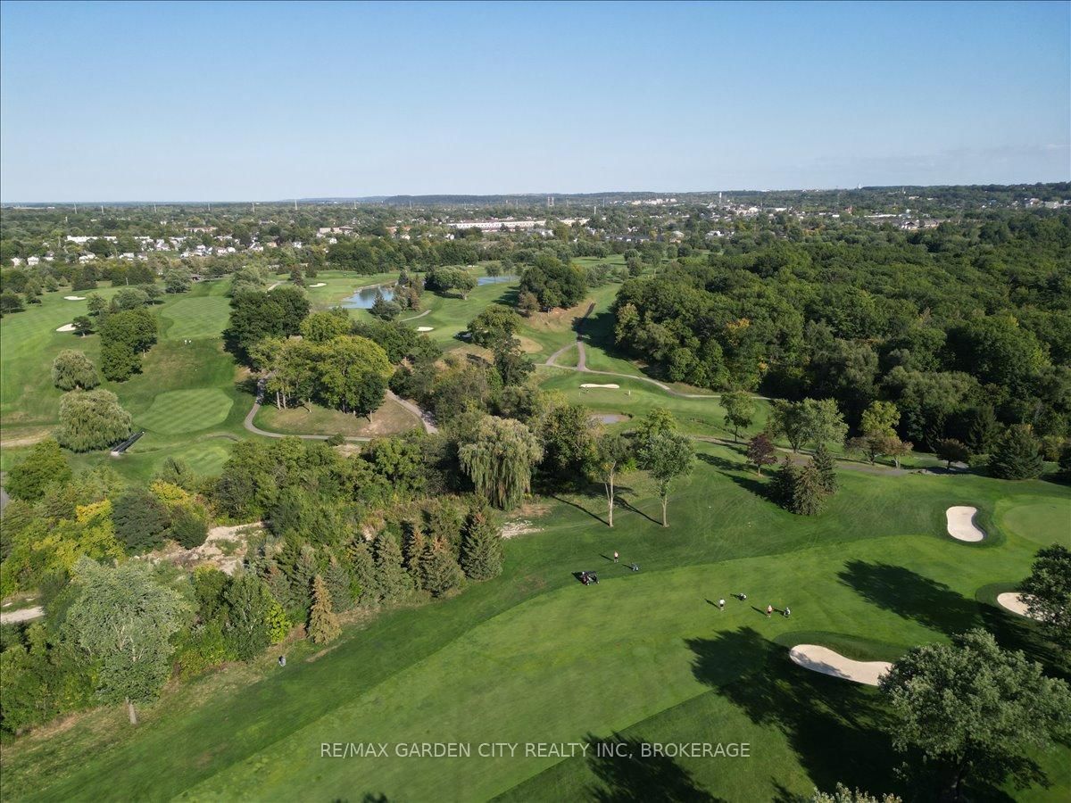 Detached House for sale at 112 Riverdale Drive, St. Catharines, Ontario, L2R 4B9 - Old Glenridge - MLS: X12745702