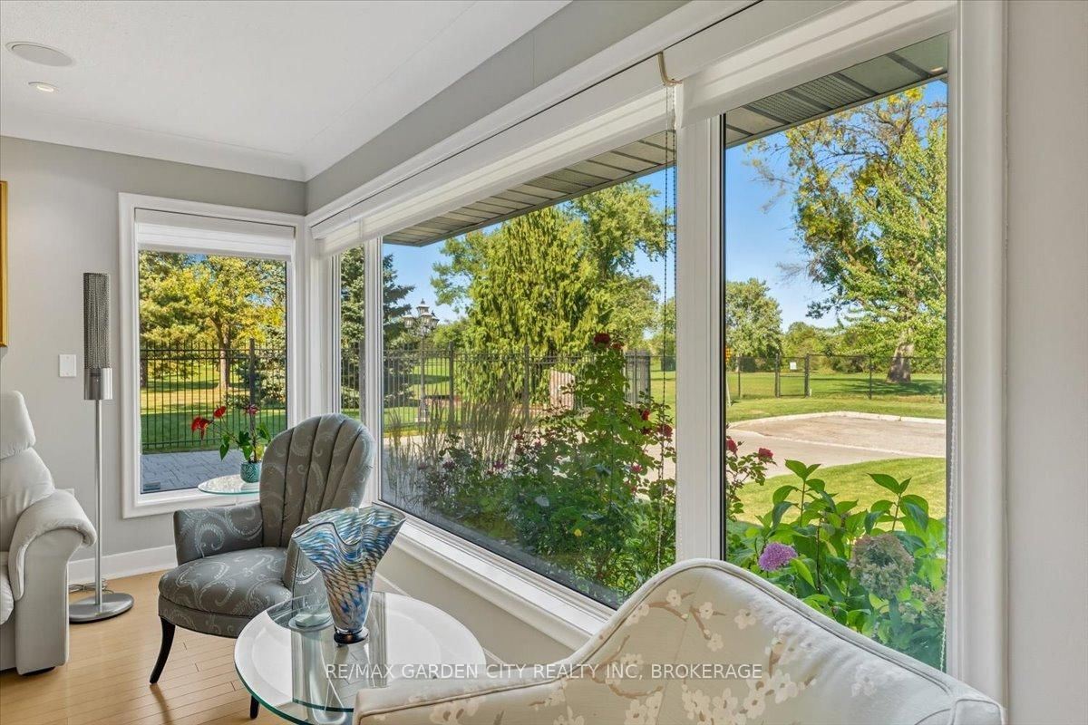 Detached House for sale at 112 Riverdale Drive, St. Catharines, Ontario, L2R 4B9 - Old Glenridge - MLS: X12745702