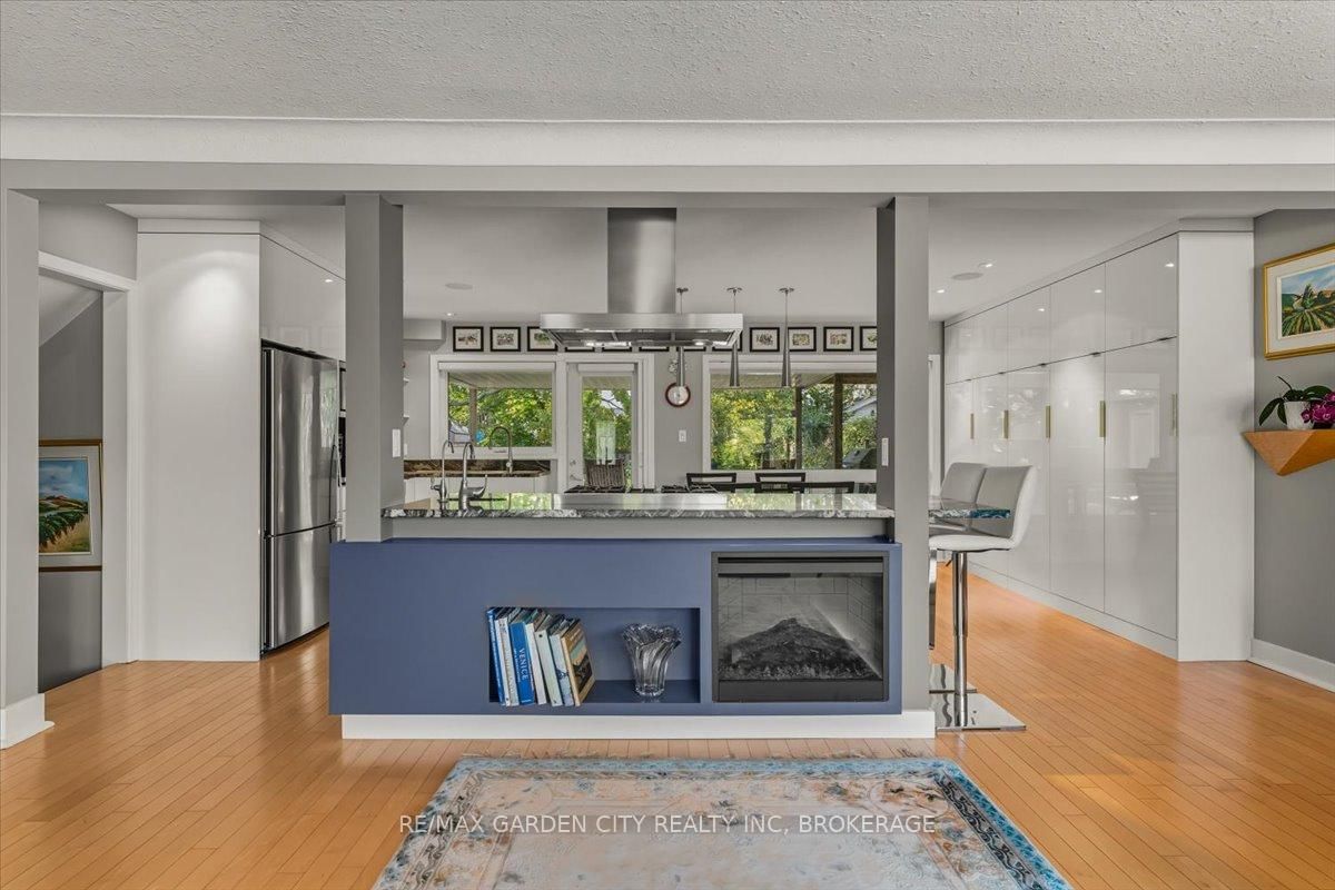 Detached House for sale at 112 Riverdale Drive, St. Catharines, Ontario, L2R 4B9 - Old Glenridge - MLS: X12745702