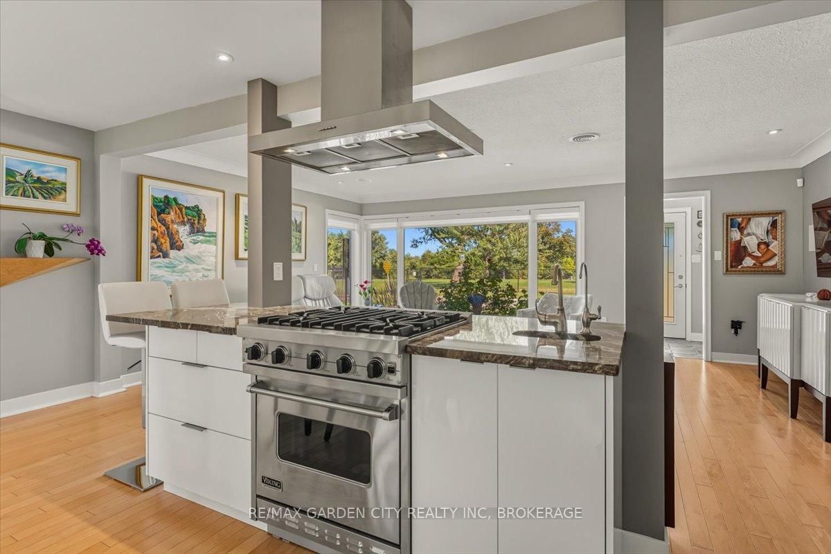 Detached House for sale at 112 Riverdale Drive, St. Catharines, Ontario, L2R 4B9 - Old Glenridge - MLS: X12745702