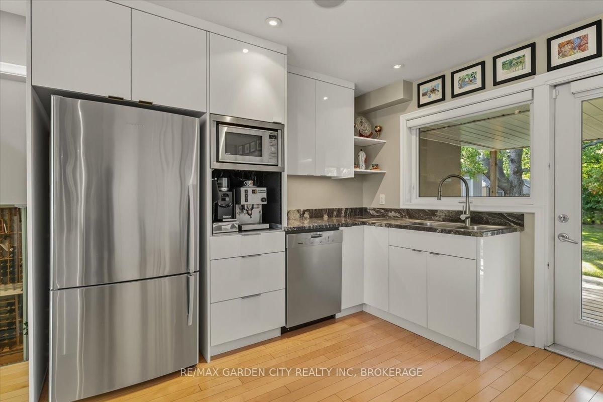 Detached House for sale at 112 Riverdale Drive, St. Catharines, Ontario, L2R 4B9 - Old Glenridge - MLS: X12745702