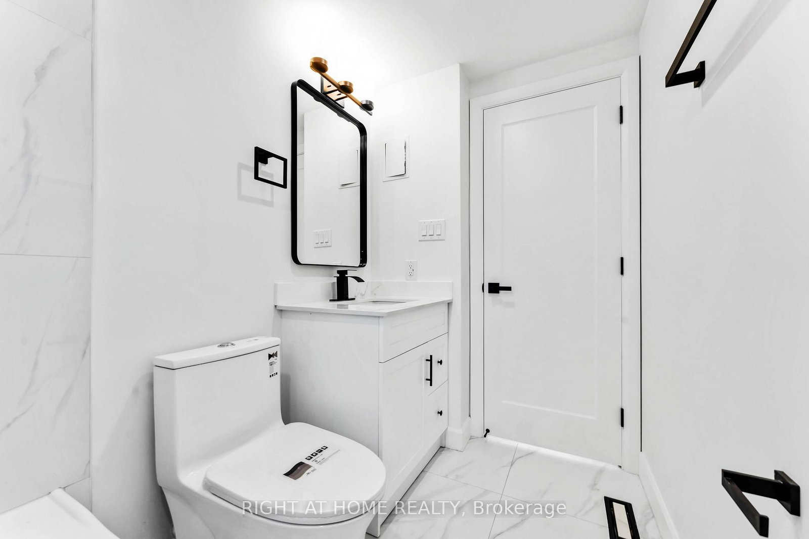 Detached House for sale at 2700 PRISCILLA Street, Ottawa, Ontario, K2B 7E2 - Britannia - MLS: X12745712