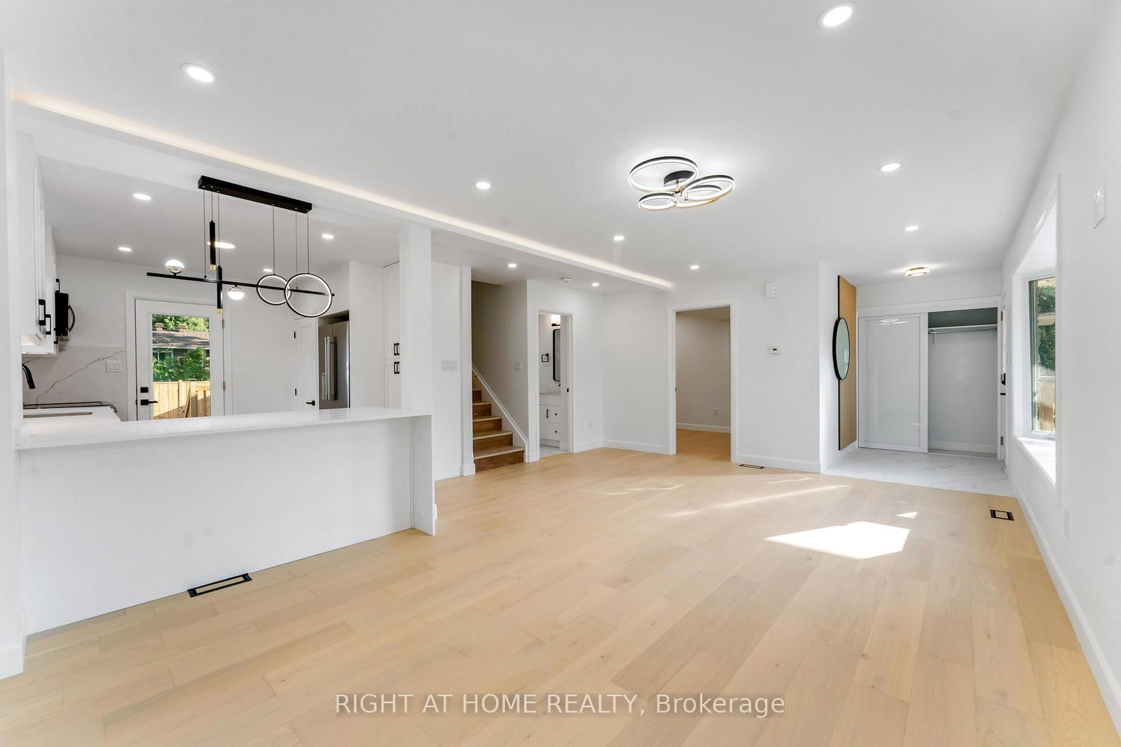 Detached House for sale at 2700 PRISCILLA Street, Ottawa, Ontario, K2B 7E2 - Britannia - MLS: X12745712