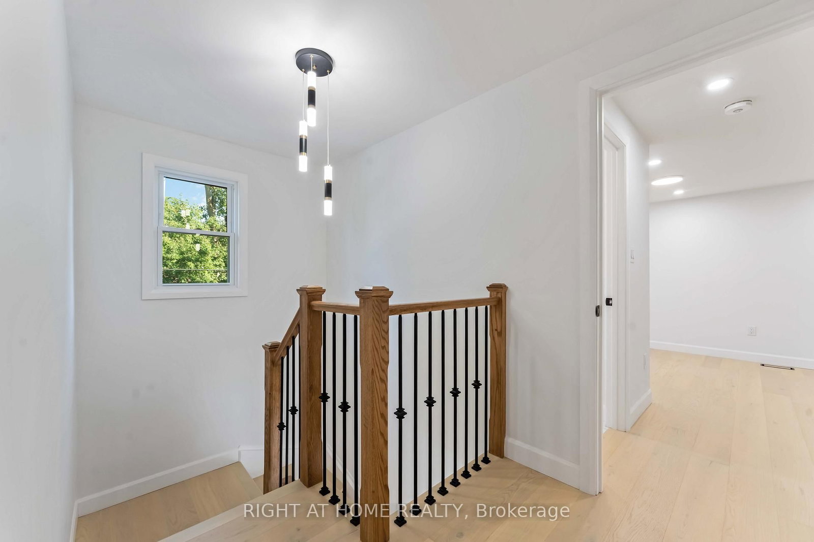 Detached House for sale at 2700 PRISCILLA Street, Ottawa, Ontario, K2B 7E2 - Britannia - MLS: X12745712