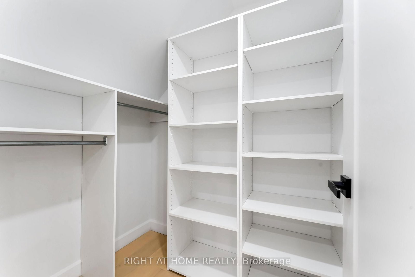 Detached House for sale at 2700 PRISCILLA Street, Ottawa, Ontario, K2B 7E2 - Britannia - MLS: X12745712