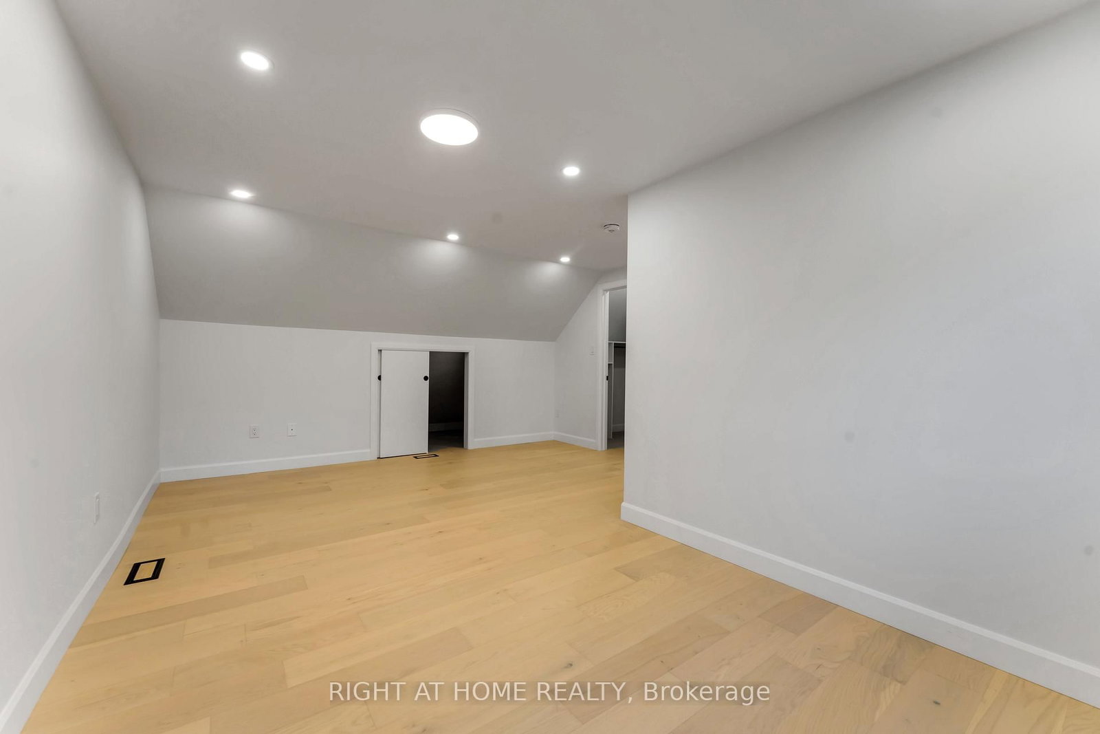 Detached House for sale at 2700 PRISCILLA Street, Ottawa, Ontario, K2B 7E2 - Britannia - MLS: X12745712