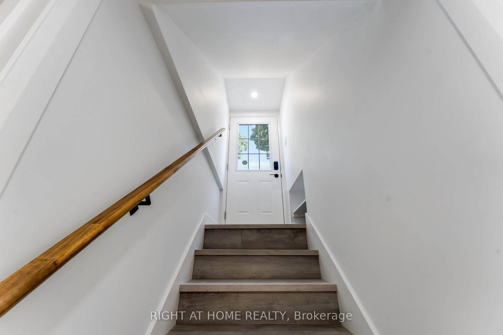 Detached House for sale at 2700 PRISCILLA Street, Ottawa, Ontario, K2B 7E2 - Britannia - MLS: X12745712