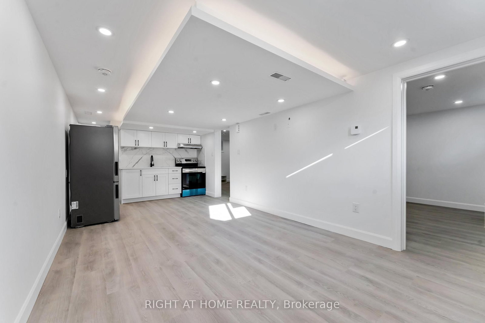 Detached House for sale at 2700 PRISCILLA Street, Ottawa, Ontario, K2B 7E2 - Britannia - MLS: X12745712