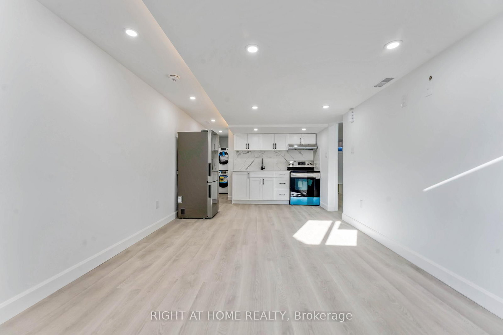 Detached House for sale at 2700 PRISCILLA Street, Ottawa, Ontario, K2B 7E2 - Britannia - MLS: X12745712