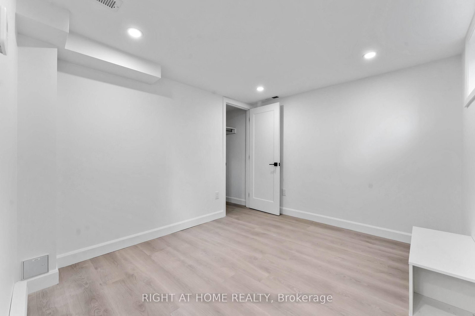 Detached House for sale at 2700 PRISCILLA Street, Ottawa, Ontario, K2B 7E2 - Britannia - MLS: X12745712