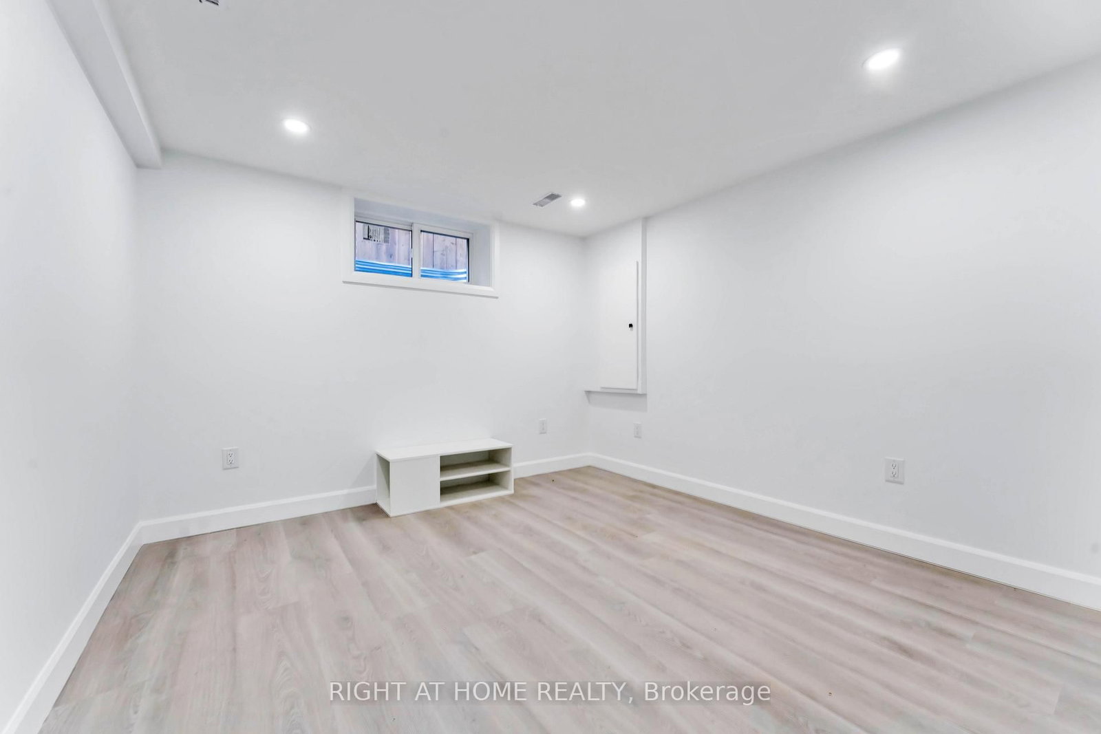 Detached House for sale at 2700 PRISCILLA Street, Ottawa, Ontario, K2B 7E2 - Britannia - MLS: X12745712