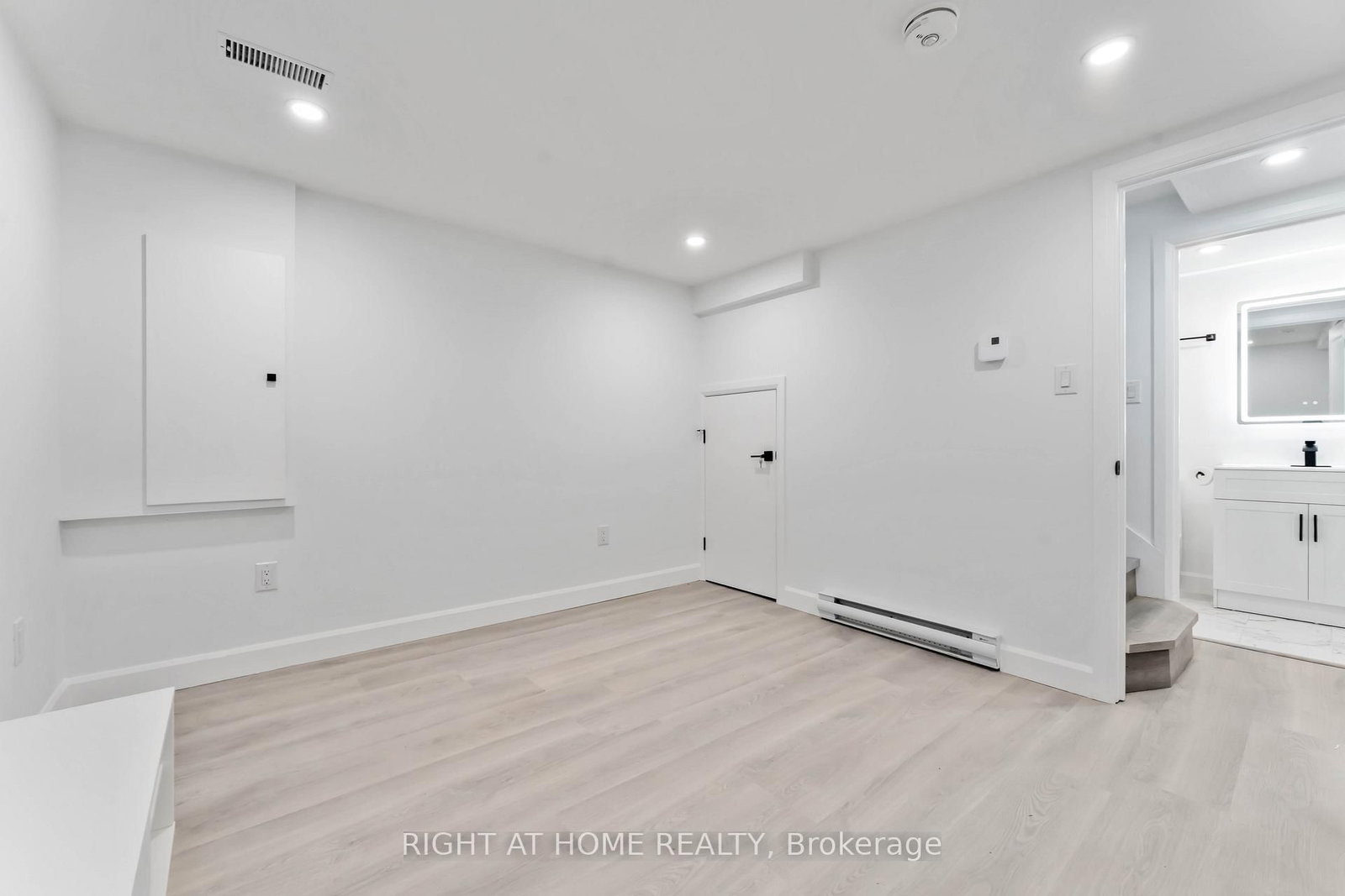 Detached House for sale at 2700 PRISCILLA Street, Ottawa, Ontario, K2B 7E2 - Britannia - MLS: X12745712