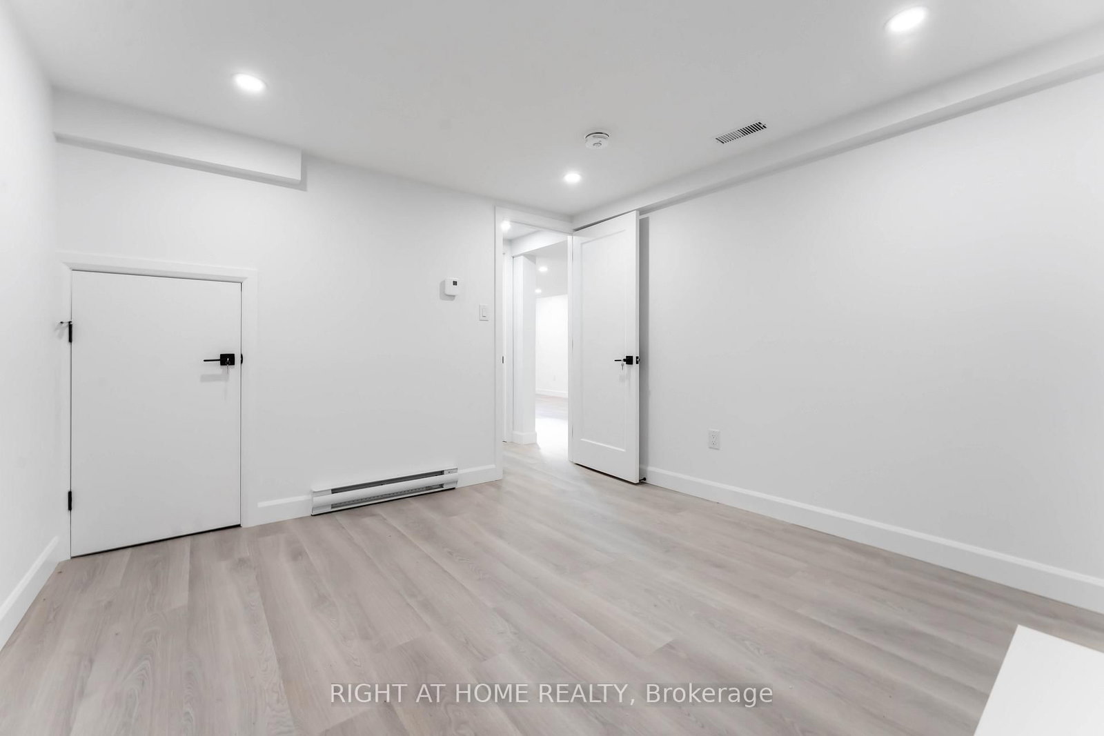 Detached House for sale at 2700 PRISCILLA Street, Ottawa, Ontario, K2B 7E2 - Britannia - MLS: X12745712