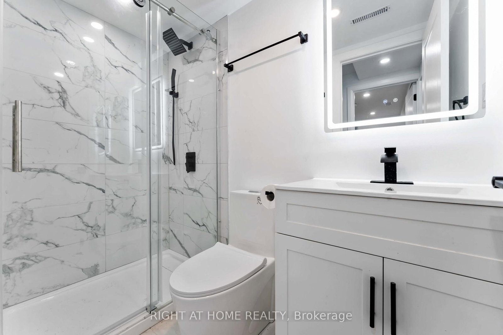 Detached House for sale at 2700 PRISCILLA Street, Ottawa, Ontario, K2B 7E2 - Britannia - MLS: X12745712