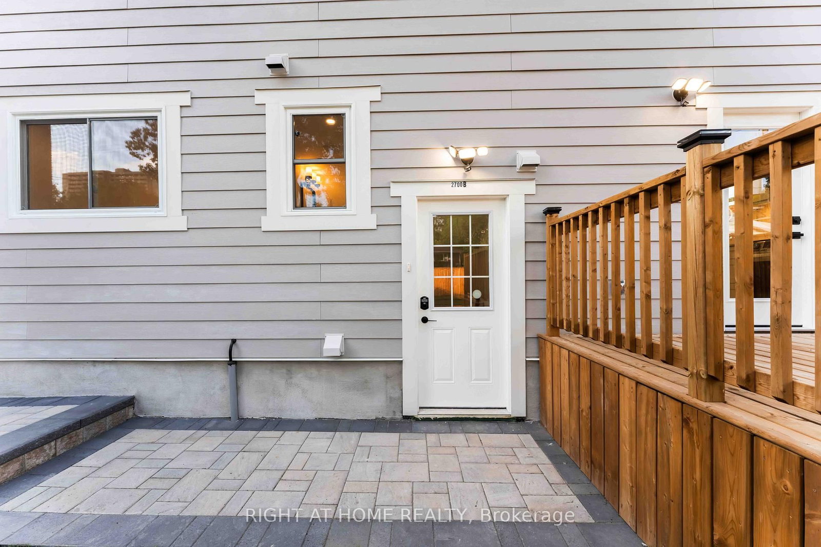 Detached House for sale at 2700 PRISCILLA Street, Ottawa, Ontario, K2B 7E2 - Britannia - MLS: X12745712