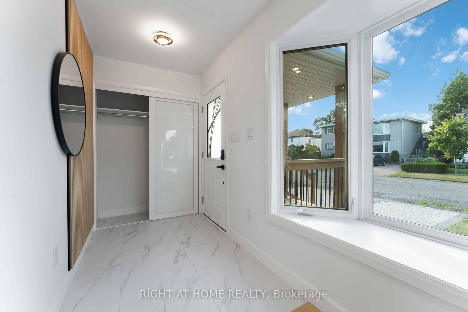 Detached House for sale at 2700 PRISCILLA Street, Ottawa, Ontario, K2B 7E2 - Britannia - MLS: X12745712