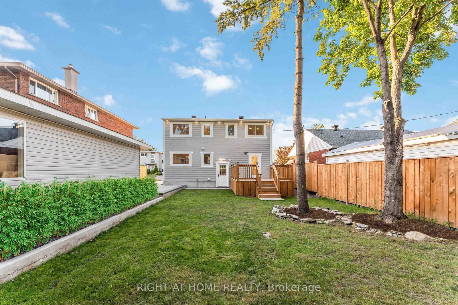 Detached House for sale at 2700 PRISCILLA Street, Ottawa, Ontario, K2B 7E2 - Britannia - MLS: X12745712