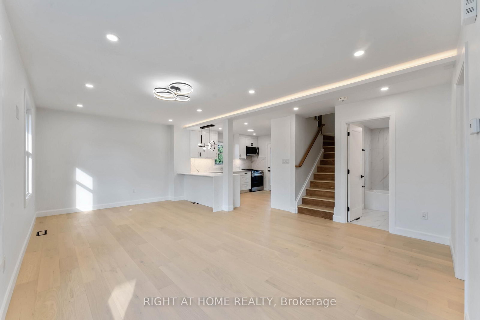 Detached House for sale at 2700 PRISCILLA Street, Ottawa, Ontario, K2B 7E2 - Britannia - MLS: X12745712