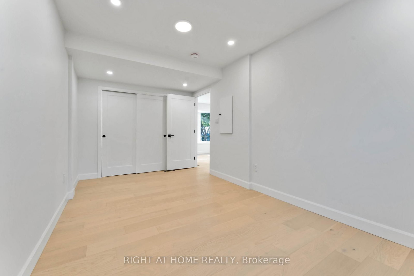 Detached House for sale at 2700 PRISCILLA Street, Ottawa, Ontario, K2B 7E2 - Britannia - MLS: X12745712