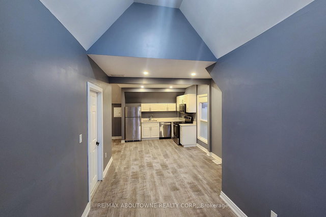 3 - 498 Main Street E