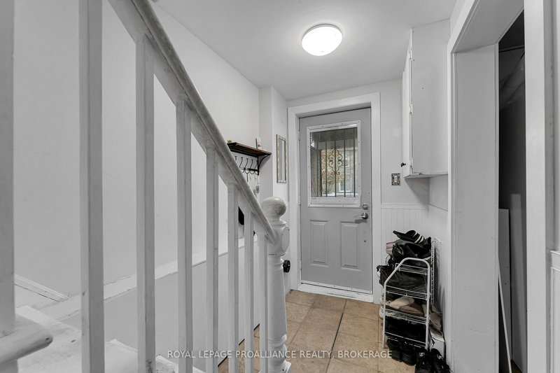 318 Sydenham St, Kingston, K7K 3M9 | Image 3